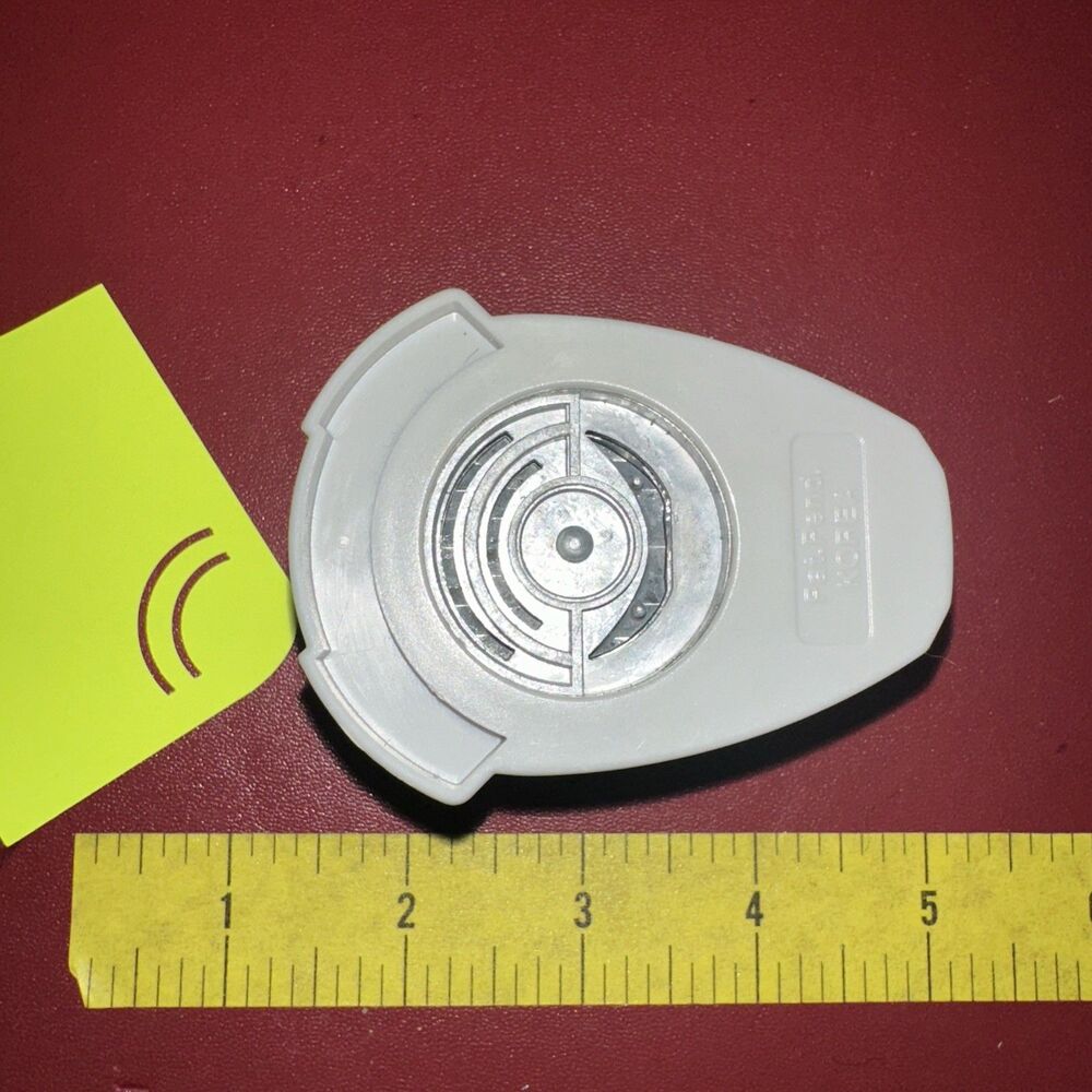 Fiskars Round Corner Punch - Picture 2 of 2